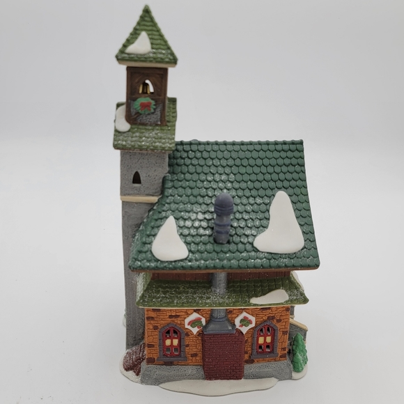 DEPARTMENT 56 chapel North Pole series - Picture 4 of 8